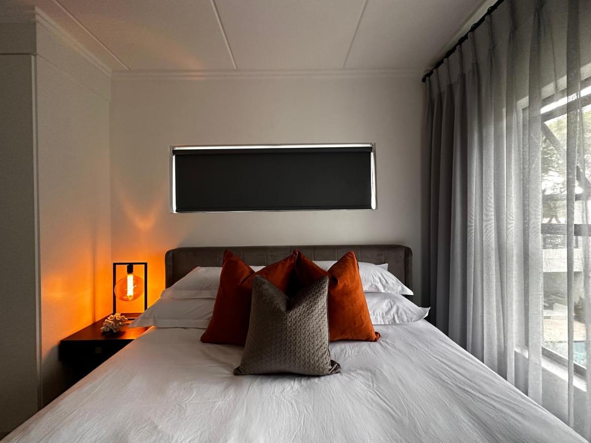 Stylish Executive Apartment With Power Backup Johannesburg Exterior photo